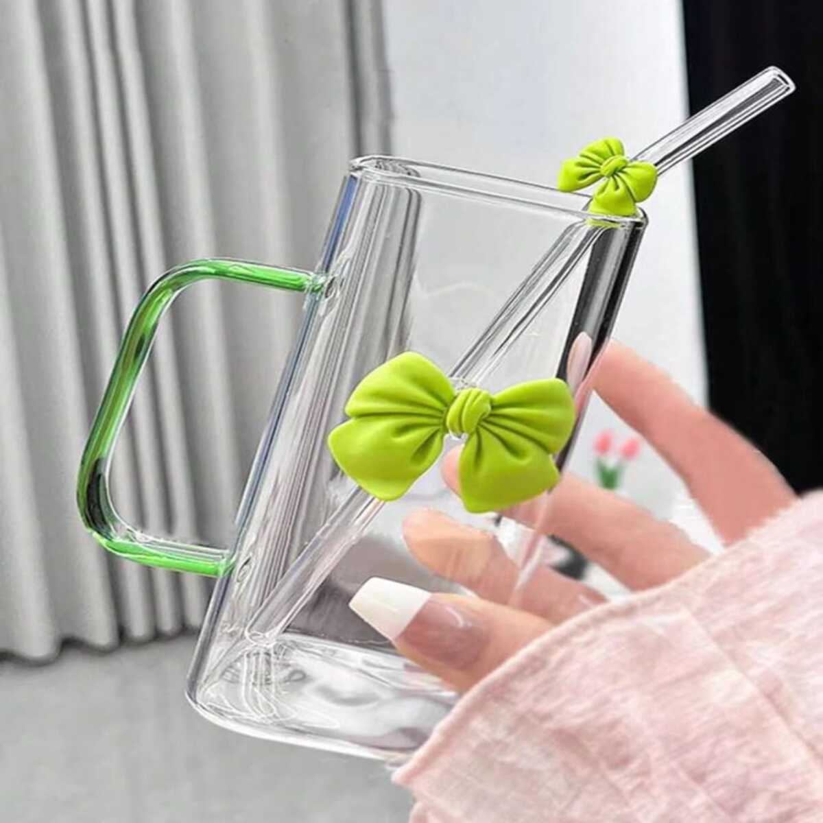Clear Bow Glass With Lid And Straw